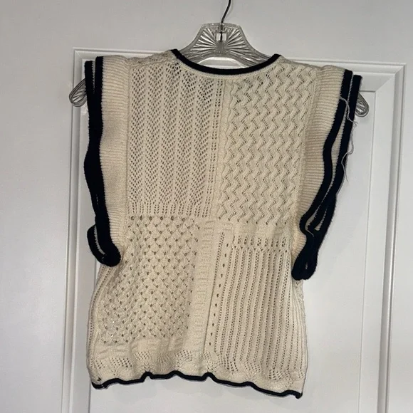 Chic Cream and Black Knit Sweater Vest - Picture 2 of 2